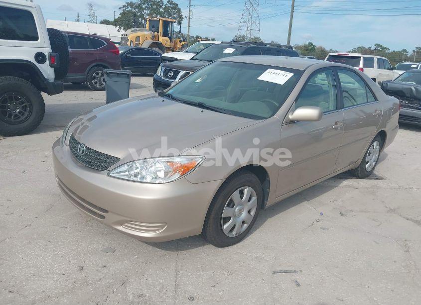 Photo 2 of 2002 Toyota Camry LE (VIN 4T1BE32K62U055599)