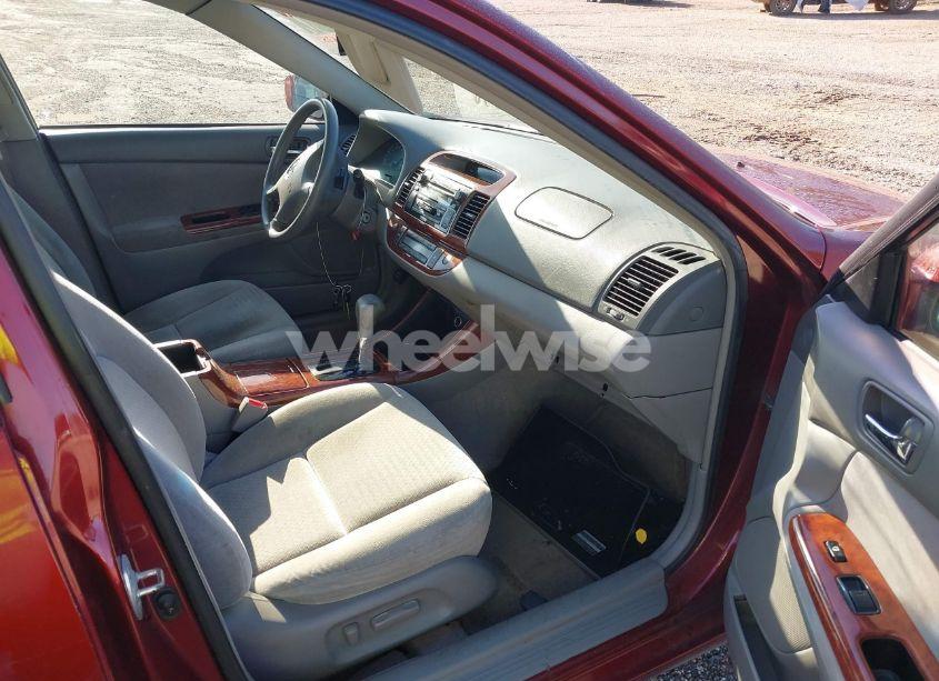 Photo 5 of 2002 Toyota Camry XLE (VIN 4T1BE32K62U111007)