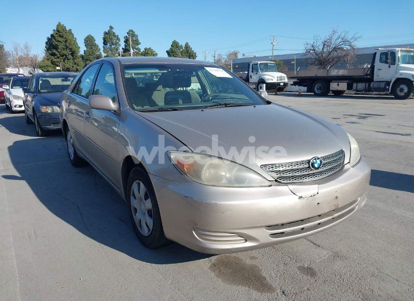 2002 Toyota Camry LE (VIN 4T1BE32K62U511519) main photo