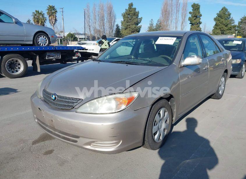 Photo 2 of 2002 Toyota Camry LE (VIN 4T1BE32K62U511519)
