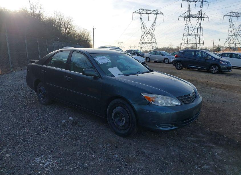 2002 Toyota Camry XLE (VIN 4T1BE32K62U537621) main photo