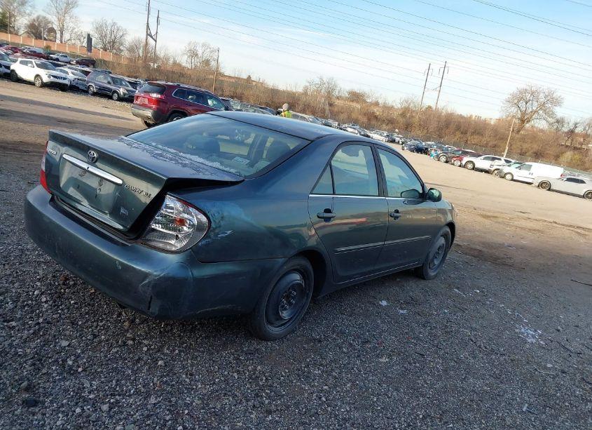 Photo 4 of 2002 Toyota Camry XLE (VIN 4T1BE32K62U537621)