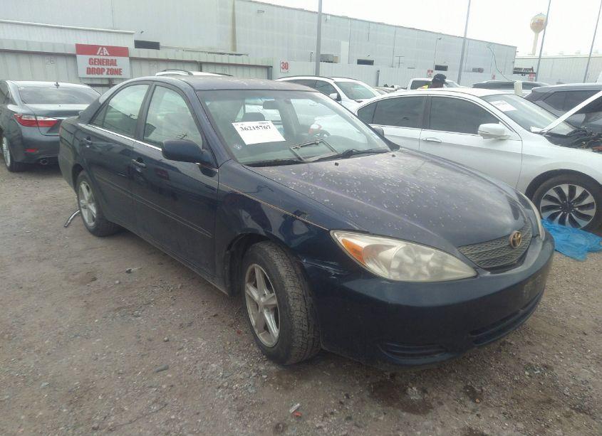 2002 Toyota Camry LE (VIN 4T1BE32K62U539580) main photo
