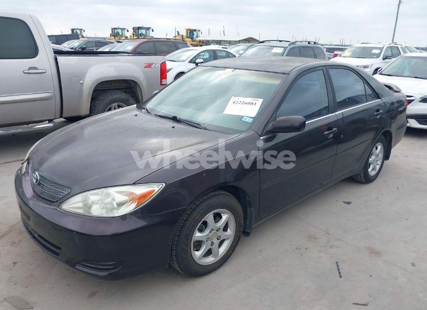 Photo 2 of 2002 Toyota Camry LE (VIN 4T1BE32K62U556640)