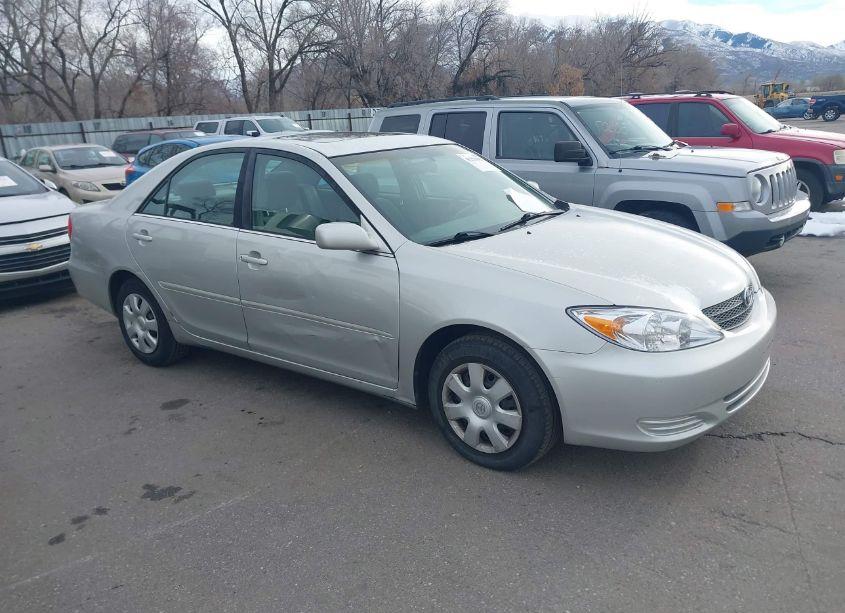 2002 Toyota Camry LE (VIN 4T1BE32K62U565502) main photo