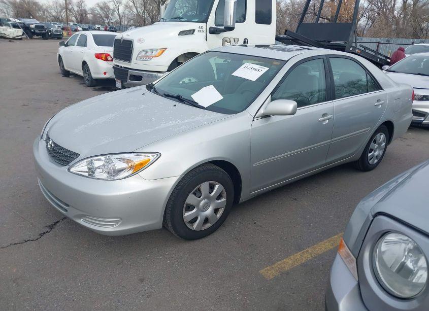 Photo 2 of 2002 Toyota Camry LE (VIN 4T1BE32K62U565502)