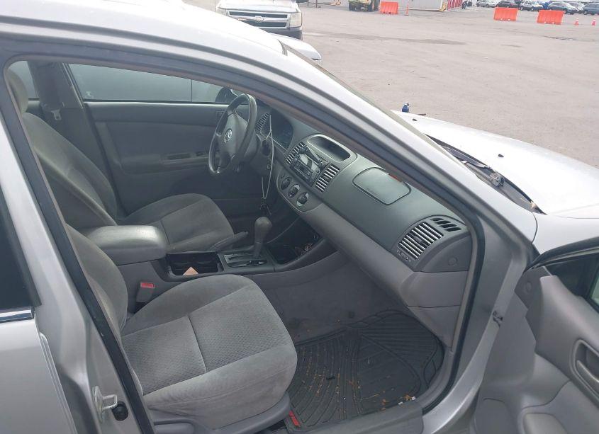 Photo 5 of 2002 Toyota Camry LE (VIN 4T1BE32K62U565502)