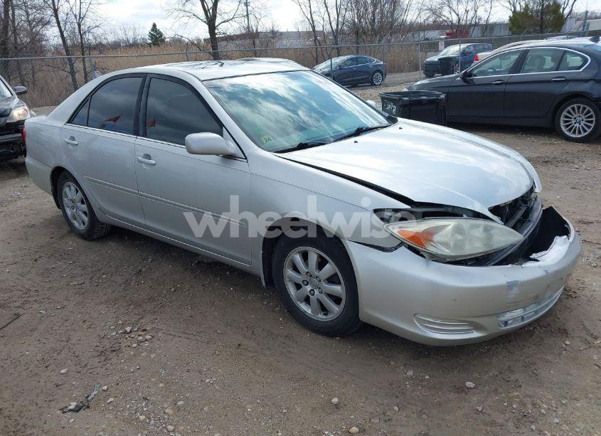 2002 Toyota Camry XLE (VIN 4T1BE32K62U608221) main photo