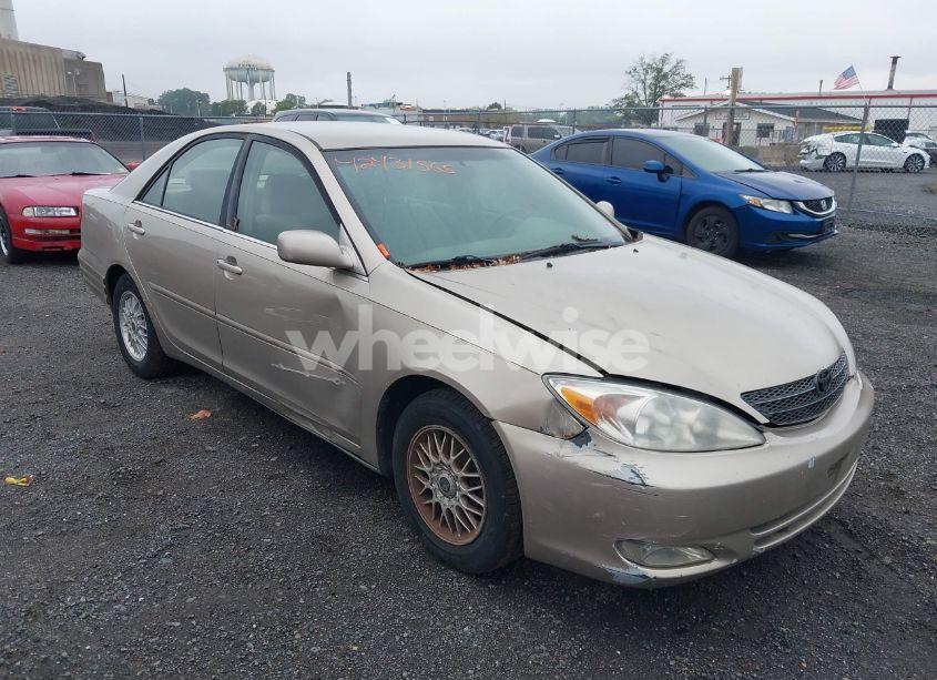 2003 Toyota Camry LE (VIN 4T1BE32K63U127628) main photo