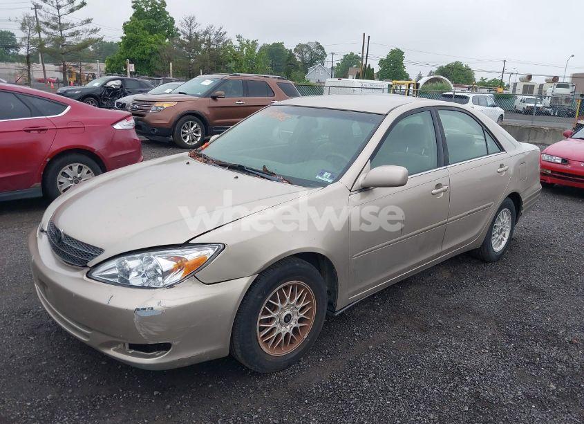 Photo 2 of 2003 Toyota Camry LE (VIN 4T1BE32K63U127628)