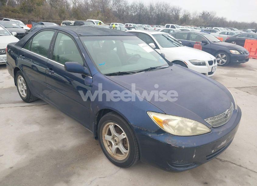 2003 Toyota Camry LE (VIN 4T1BE32K63U174903) main photo