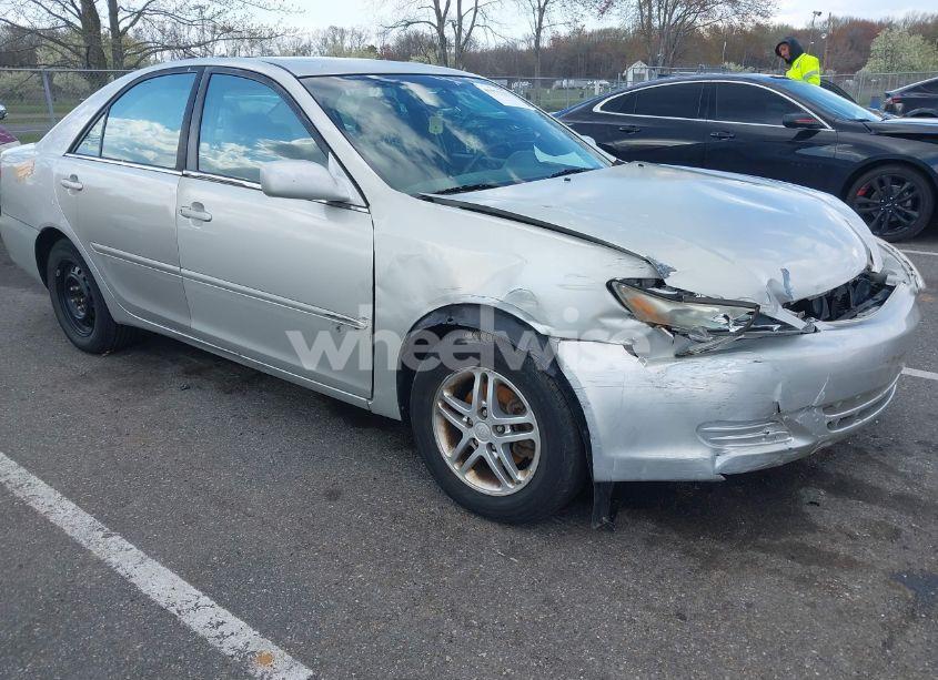 2003 Toyota Camry LE (VIN 4T1BE32K63U655864) main photo
