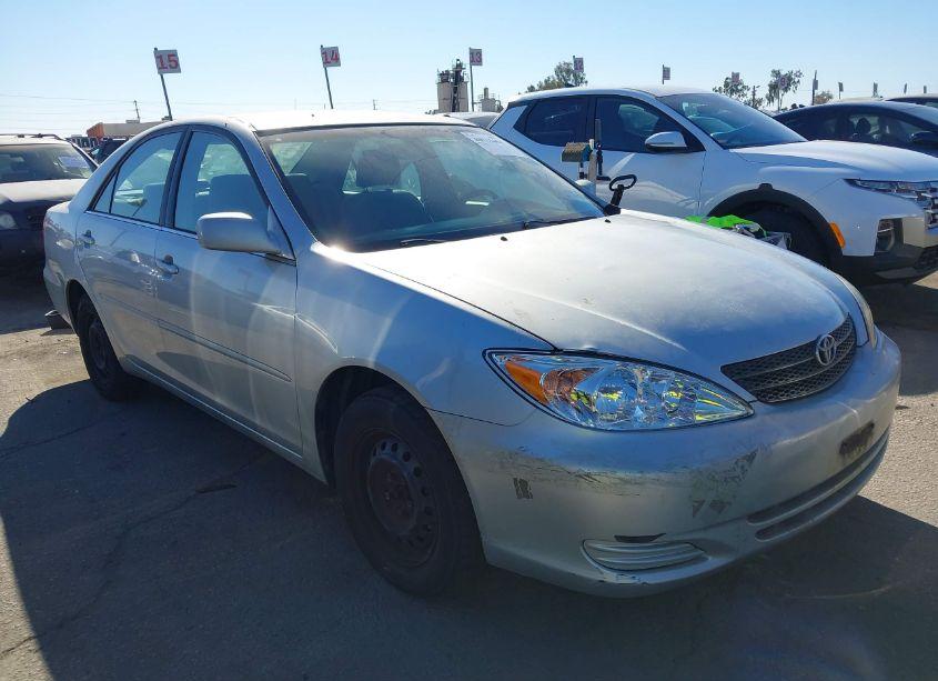 2003 Toyota Camry LE (VIN 4T1BE32K63U739523) main photo
