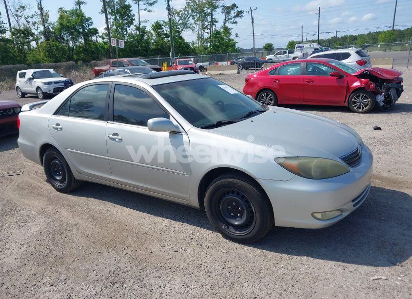 2003 Toyota Camry SE (VIN 4T1BE32K63U752904) main photo