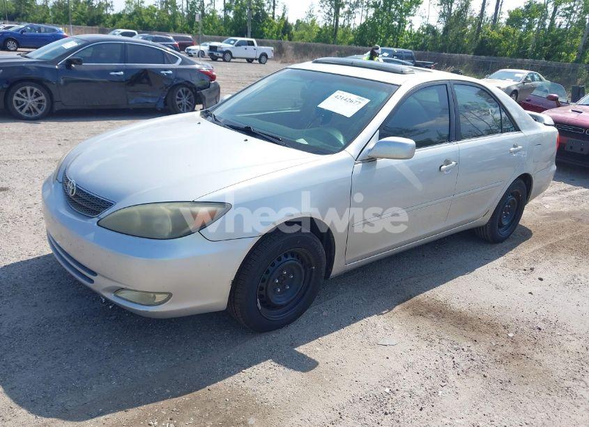 Photo 2 of 2003 Toyota Camry SE (VIN 4T1BE32K63U752904)