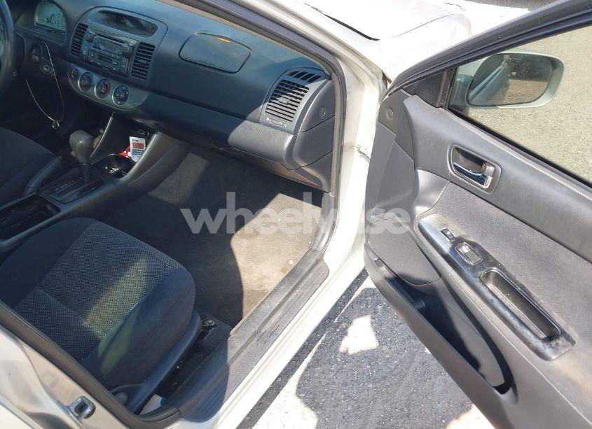 Photo 5 of 2003 Toyota Camry SE (VIN 4T1BE32K63U752904)