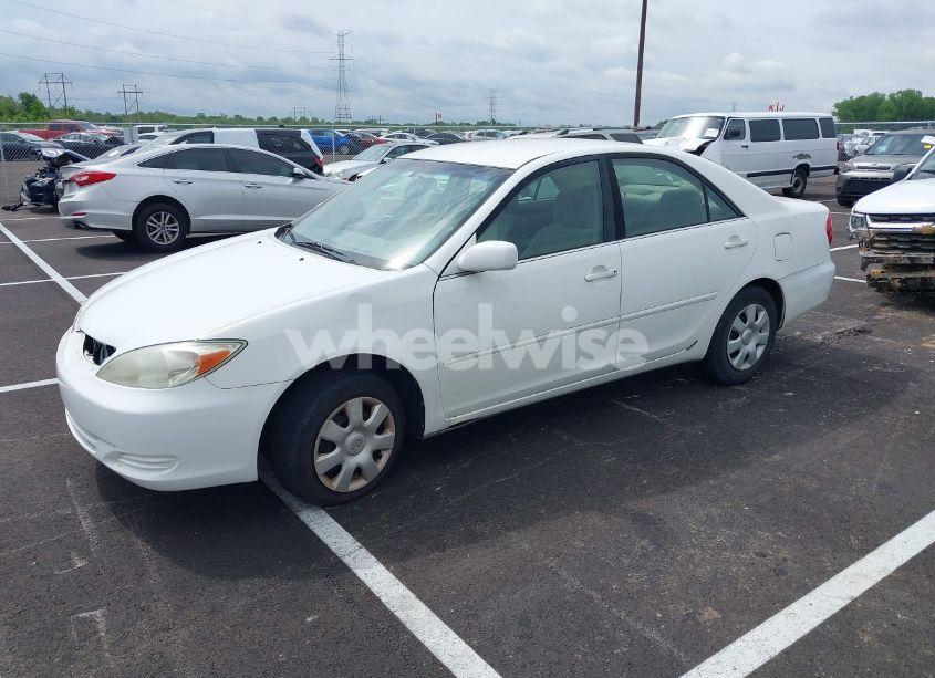 Photo 2 of 2004 Toyota Camry LE (VIN 4T1BE32K64U277496)