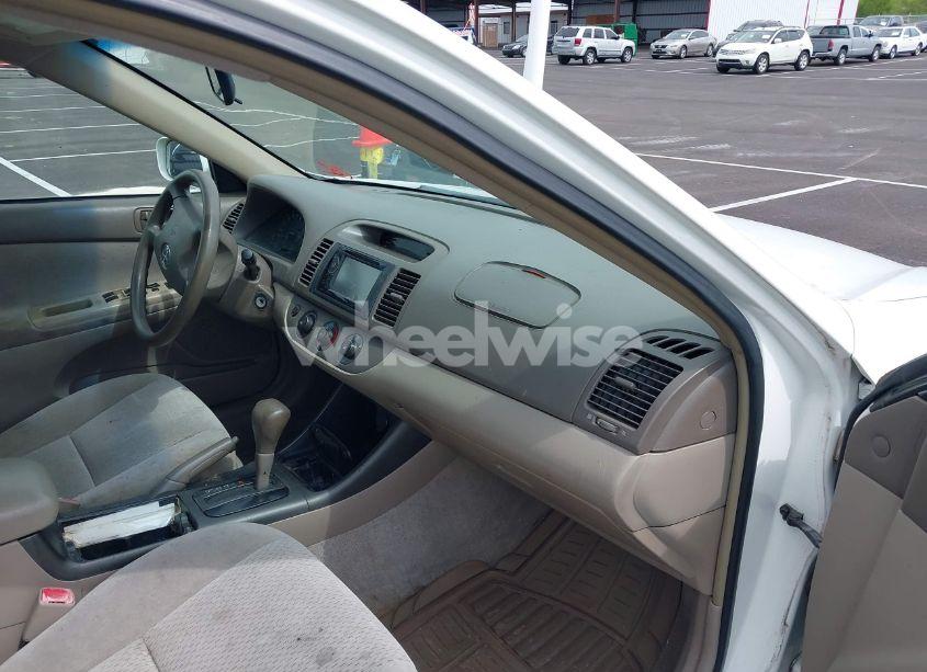 Photo 5 of 2004 Toyota Camry LE (VIN 4T1BE32K64U277496)