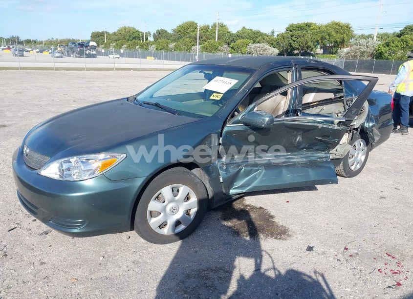Photo 2 of 2004 Toyota Camry LE (VIN 4T1BE32K64U286277)