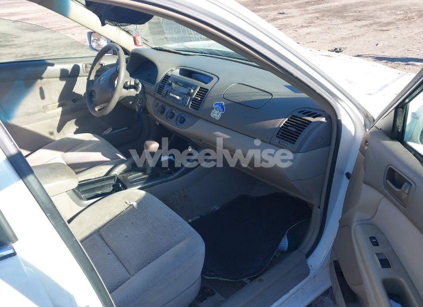 Photo 5 of 2004 Toyota Camry LE (VIN 4T1BE32K64U314885)