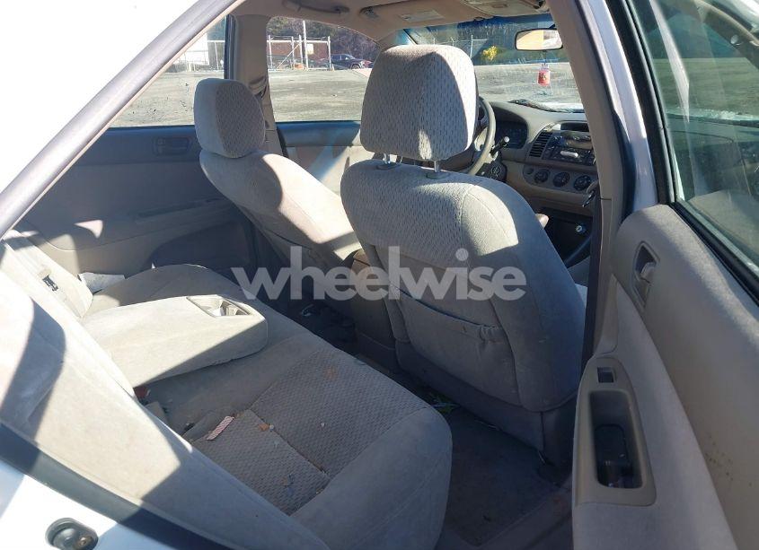 Photo 8 of 2004 Toyota Camry LE (VIN 4T1BE32K64U314885)