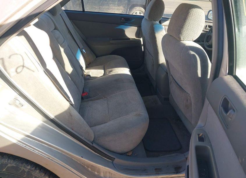 Photo 8 of 2004 Toyota Camry LE (VIN 4T1BE32K64U334568)