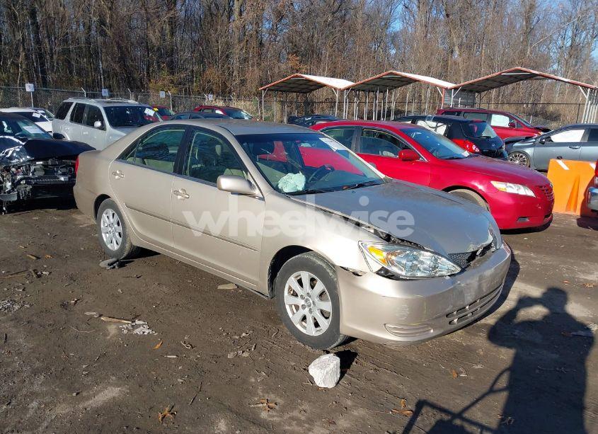 2004 Toyota Camry LE (VIN 4T1BE32K64U343500) main photo