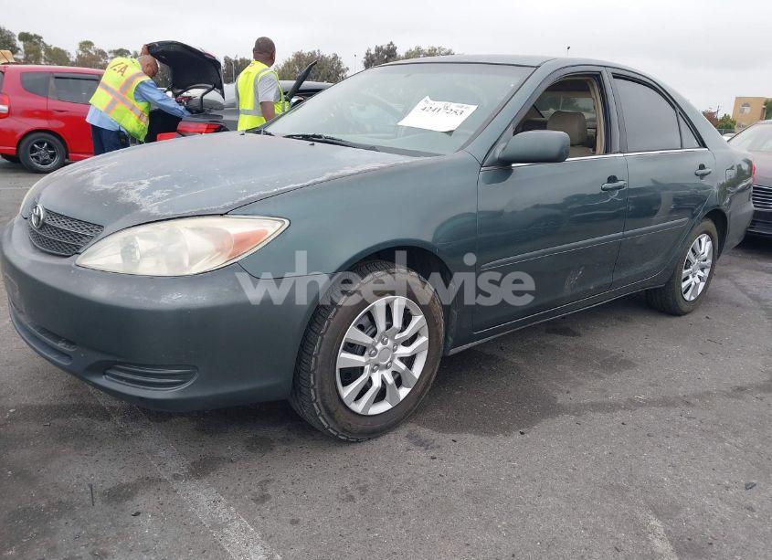 Photo 2 of 2004 Toyota Camry LE (VIN 4T1BE32K64U357168)