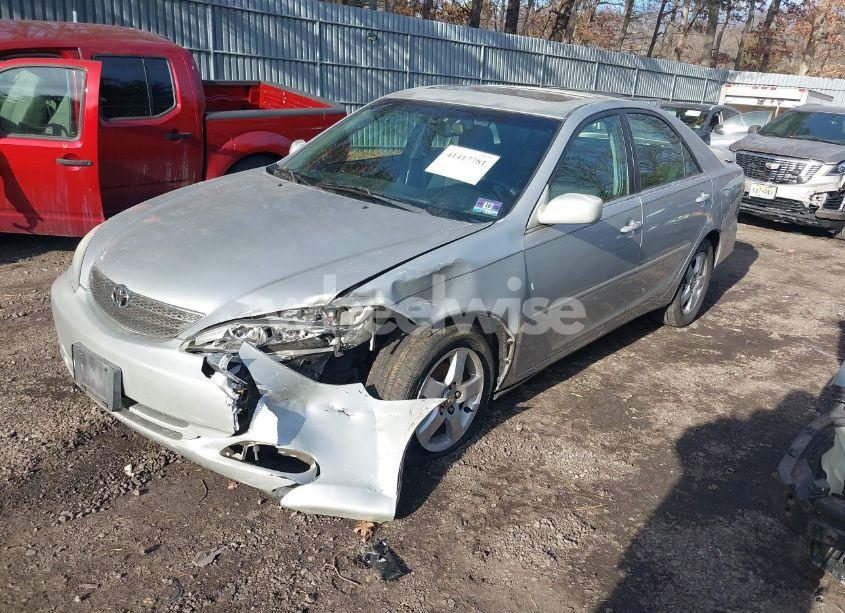 Photo 2 of 2004 Toyota Camry SE (VIN 4T1BE32K64U363018)