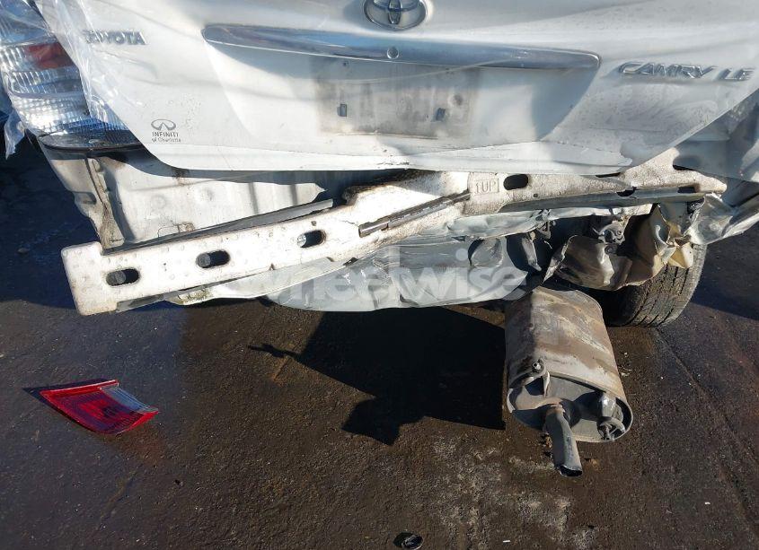 Photo 6 of 2004 Toyota Camry LE (VIN 4T1BE32K64U374228)