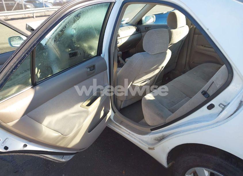 Photo 8 of 2004 Toyota Camry LE (VIN 4T1BE32K64U374228)