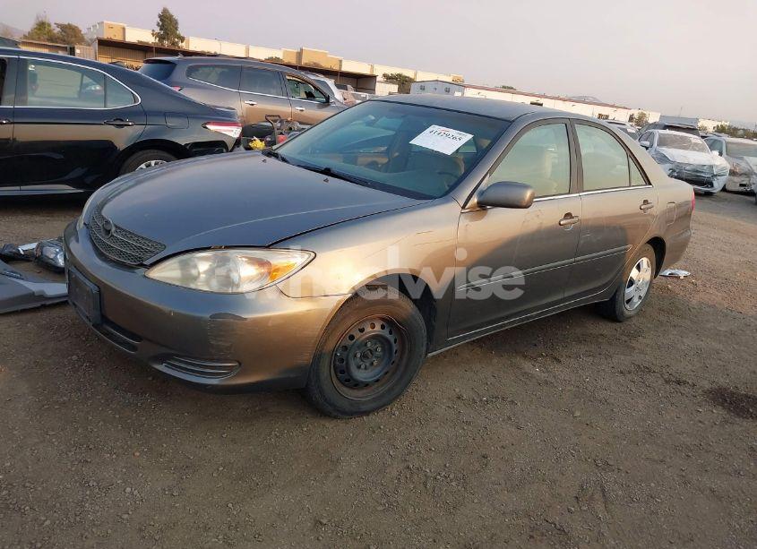 Photo 2 of 2004 Toyota Camry LE (VIN 4T1BE32K64U824699)