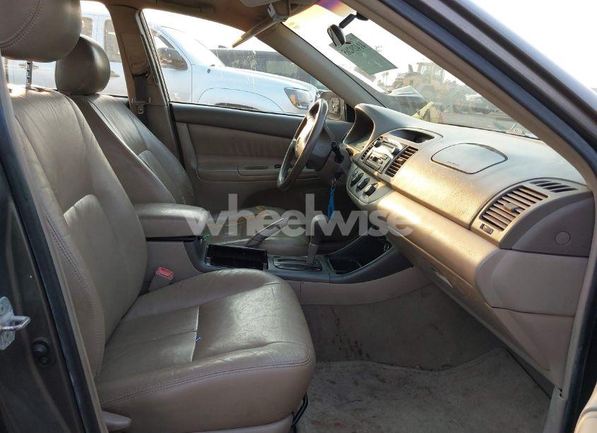 Photo 5 of 2004 Toyota Camry LE (VIN 4T1BE32K64U824699)