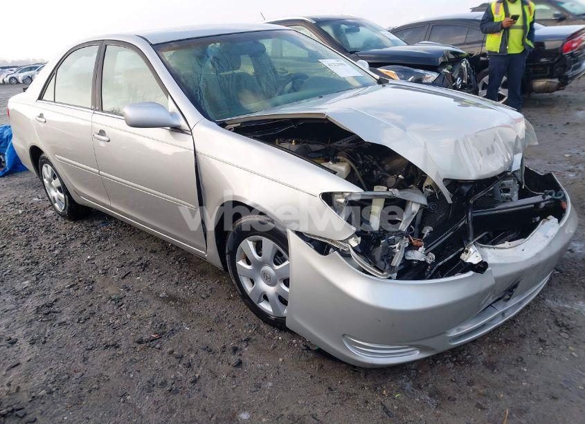 2004 Toyota Camry LE (VIN 4T1BE32K64U829837) main photo