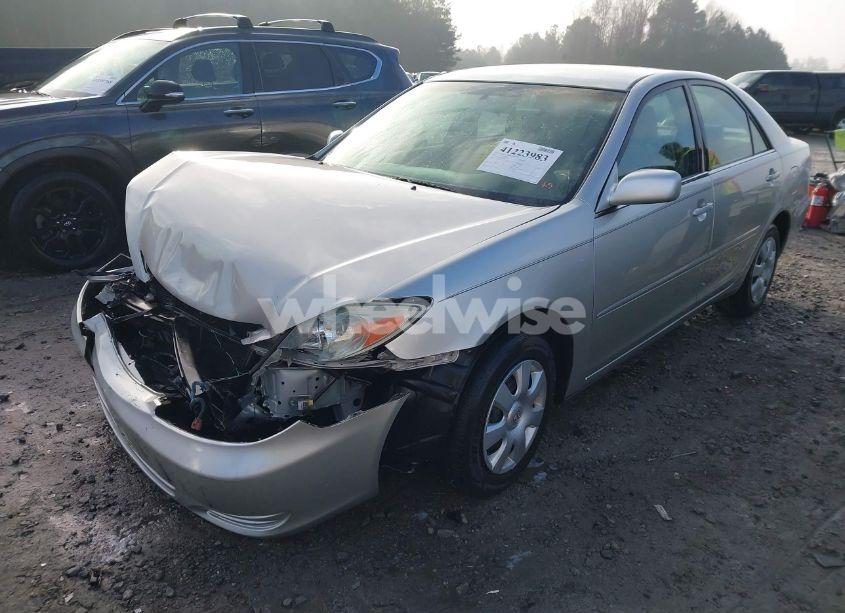 Photo 2 of 2004 Toyota Camry LE (VIN 4T1BE32K64U829837)