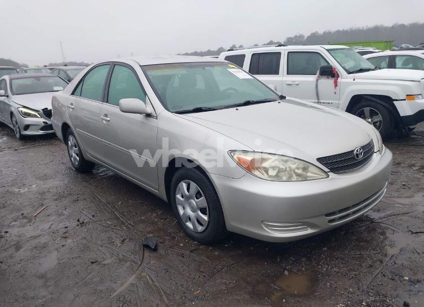 2004 Toyota Camry LE (VIN 4T1BE32K64U830440) main photo