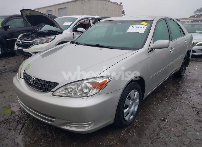 Photo 2 of 2004 Toyota Camry LE (VIN 4T1BE32K64U830440)