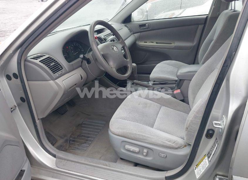 Photo 5 of 2004 Toyota Camry LE (VIN 4T1BE32K64U830440)