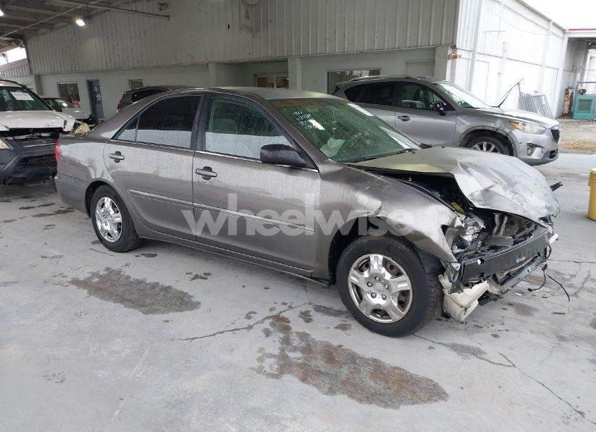 2004 Toyota Camry LE (VIN 4T1BE32K64U836738) main photo