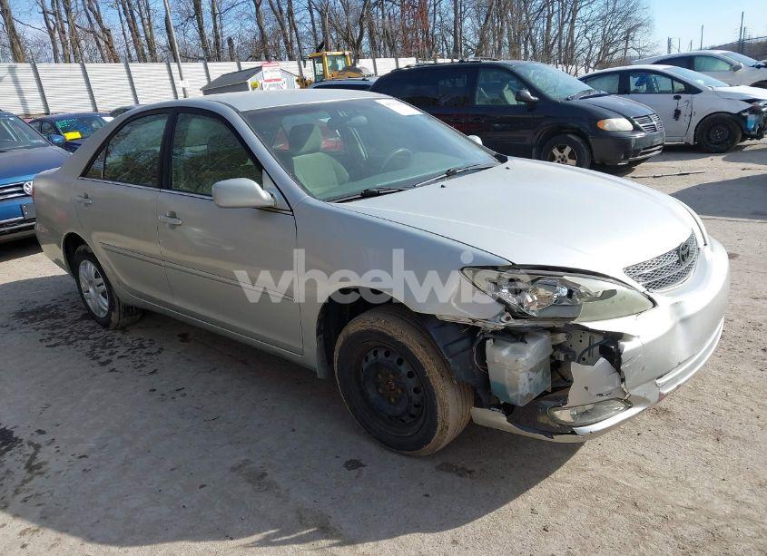 2004 Toyota Camry LE (VIN 4T1BE32K64U867018) main photo