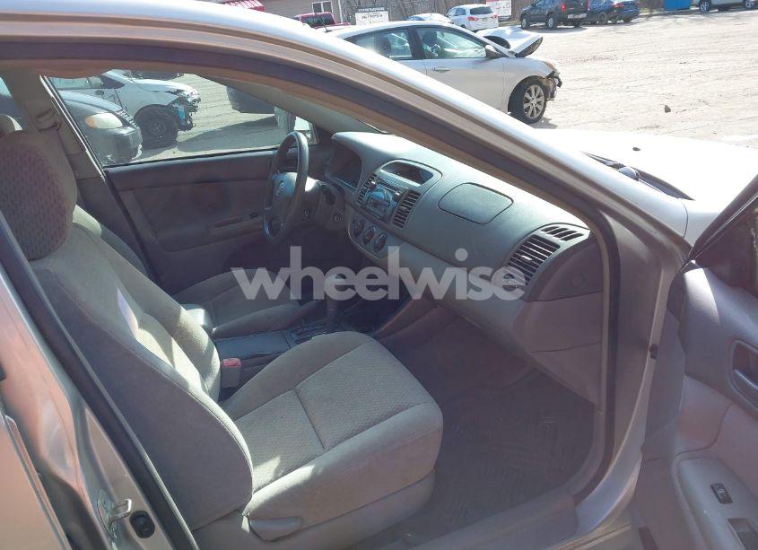 Photo 5 of 2004 Toyota Camry LE (VIN 4T1BE32K64U867018)