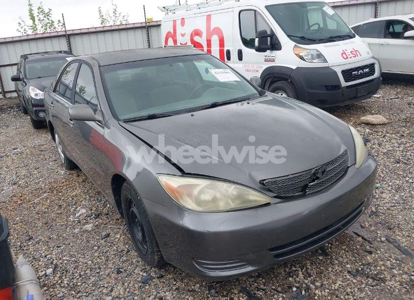 2004 Toyota Camry LE (VIN 4T1BE32K64U868802) main photo