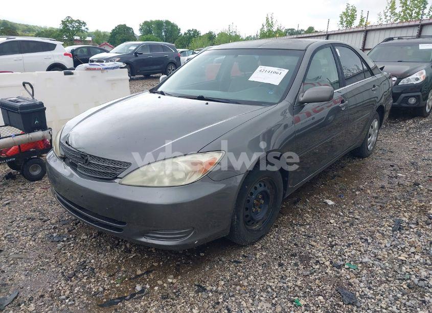 Photo 2 of 2004 Toyota Camry LE (VIN 4T1BE32K64U868802)