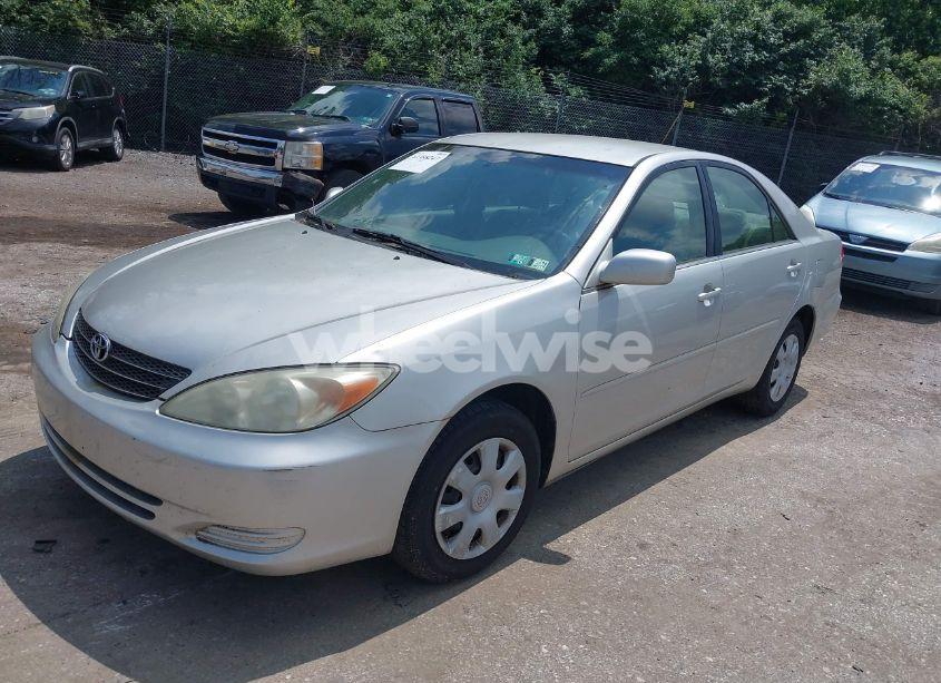 Photo 2 of 2004 Toyota Camry LE (VIN 4T1BE32K64U881677)