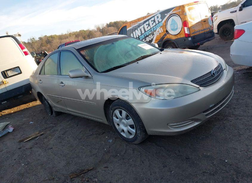 2004 Toyota Camry LE (VIN 4T1BE32K64U881856) main photo
