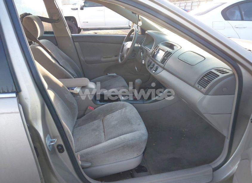 Photo 5 of 2004 Toyota Camry LE (VIN 4T1BE32K64U881856)