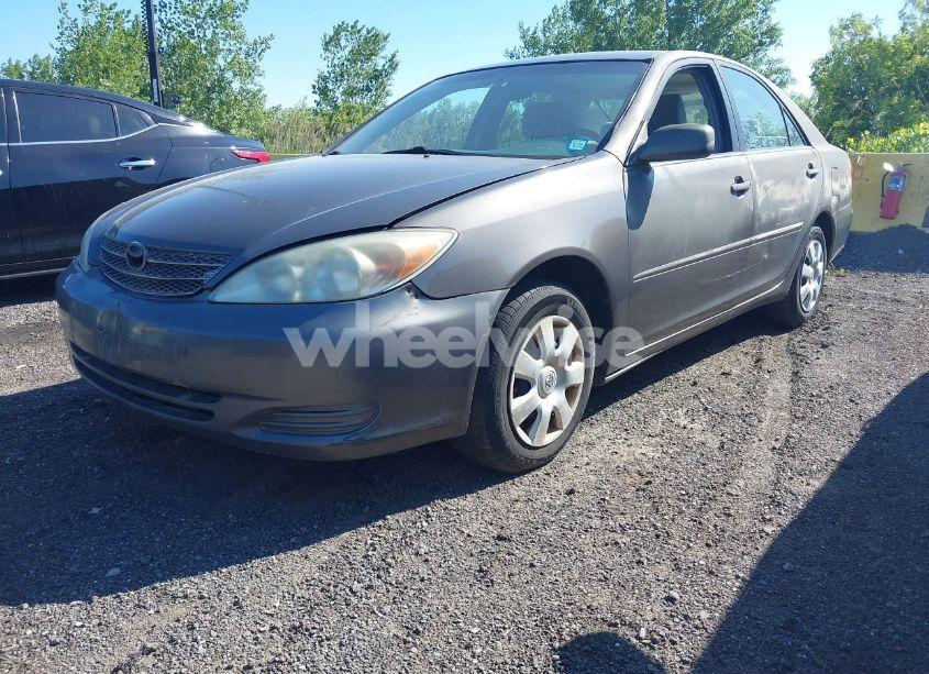 Photo 2 of 2004 Toyota Camry LE (VIN 4T1BE32K64U903368)