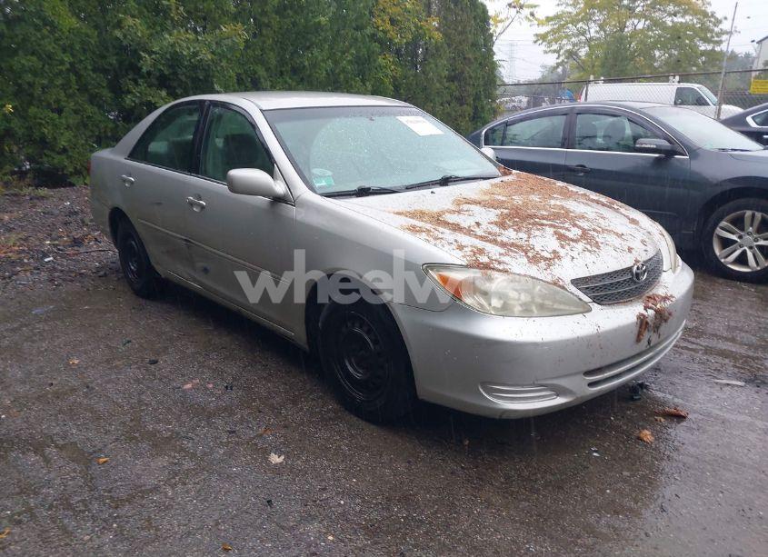 2004 Toyota Camry LE (VIN 4T1BE32K64U906240) main photo