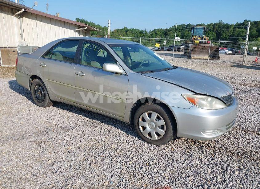 2004 Toyota Camry LE (VIN 4T1BE32K64U939657) main photo
