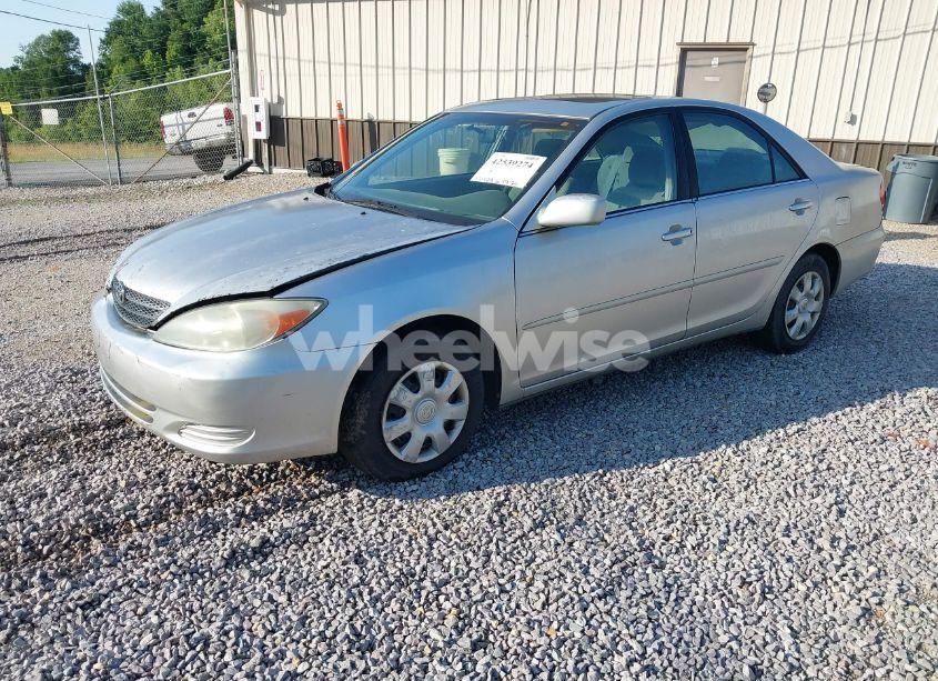 Photo 2 of 2004 Toyota Camry LE (VIN 4T1BE32K64U939657)